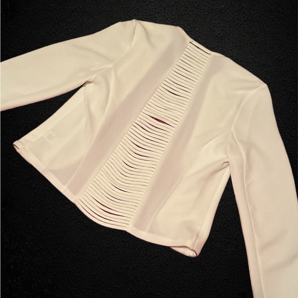 White Open Blazer w/ Slit Design Back - Picture 2 of 7